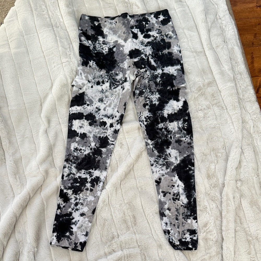 French Laundry Black and Gray Tie-Dye Leggings